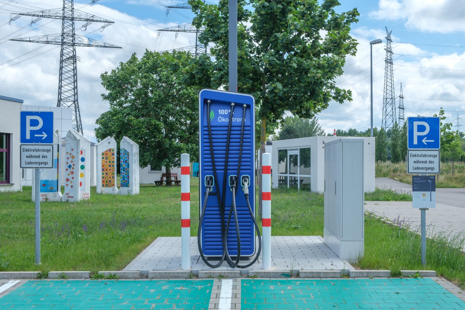 LFP packs averaged $81 per kWh in 2025 while NMC packs reached $128 per kWh